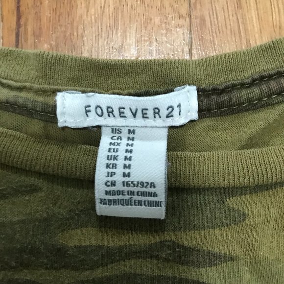 Oversized Camouflaged Crop Top - Picture 2 of 4